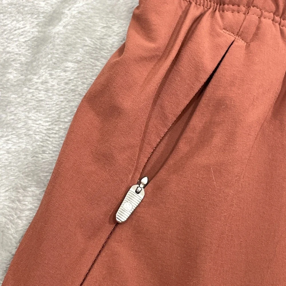 Lululemon Lightweight Mid-Rise Barrel-Leg Cropped Pant Women's Size 6 Copper